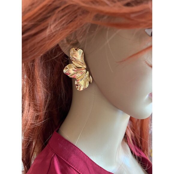 Big Gold petal earrings , gold studs large , bold chunky abstract leaf flower - Picture 7 of 7